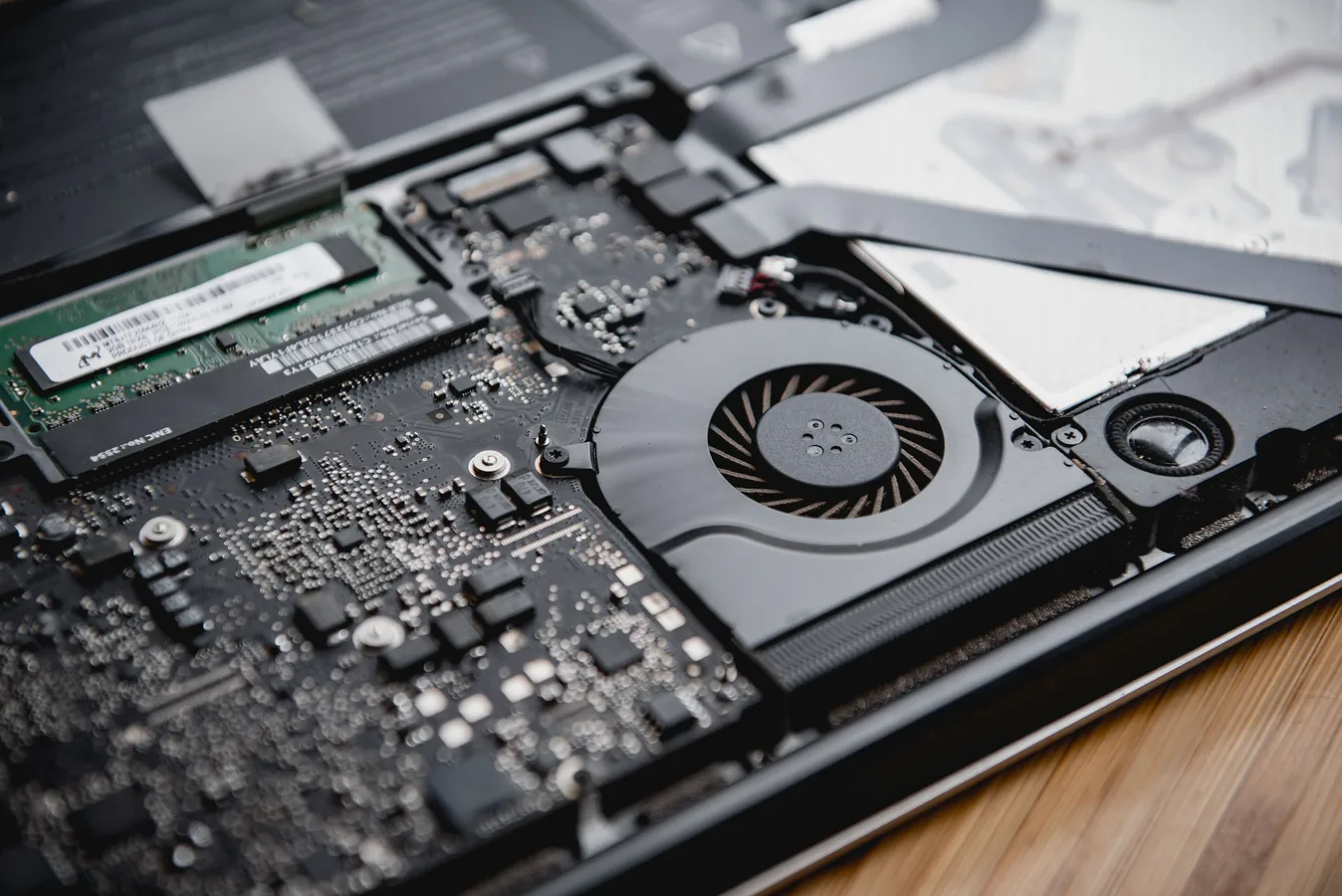 Computer maintenance and internal laptop service